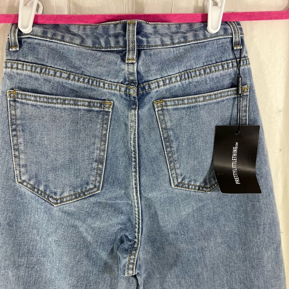 NEW WITH TAGS! Pretty Little Thing Light Blue Wash Long Leg Split Hem Jeans - Picture 10 of 16